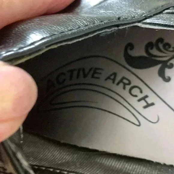 Life Stride black leather heels,side elastic for comfort, 2 1/2 “ heel, Size 9.5 - Picture 13 of 13